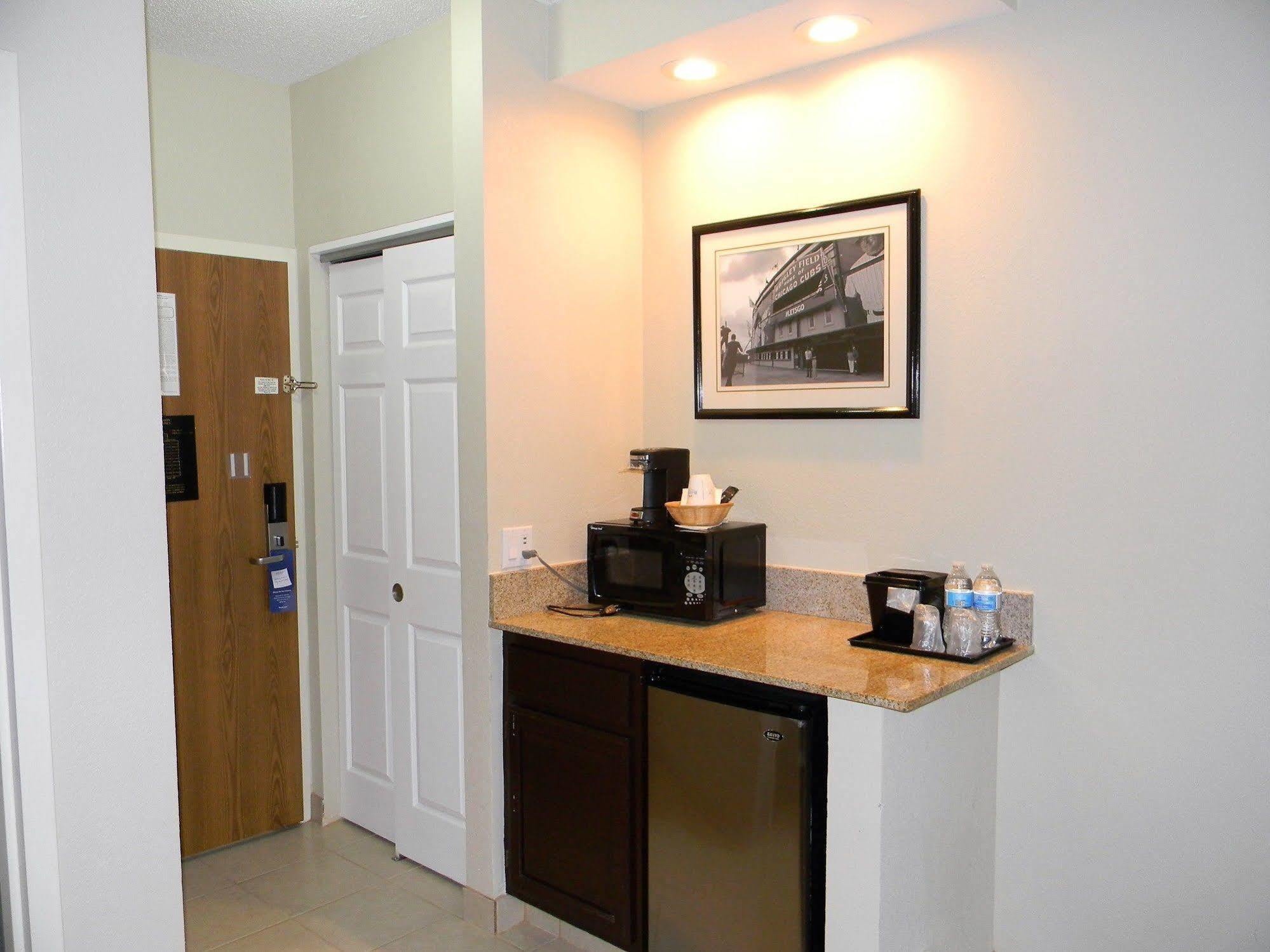 Comfort Inn & Suites Mundelein-Vernon Hills Экстерьер фото